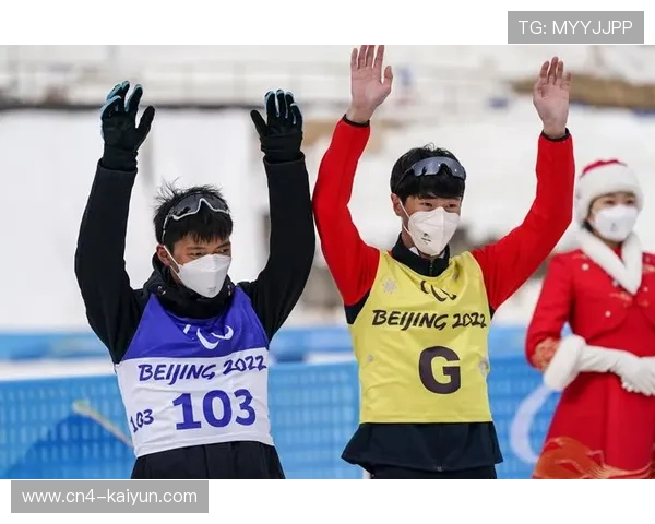 残疾人冬奥会现场：引导员用声音为视障选手指示方向